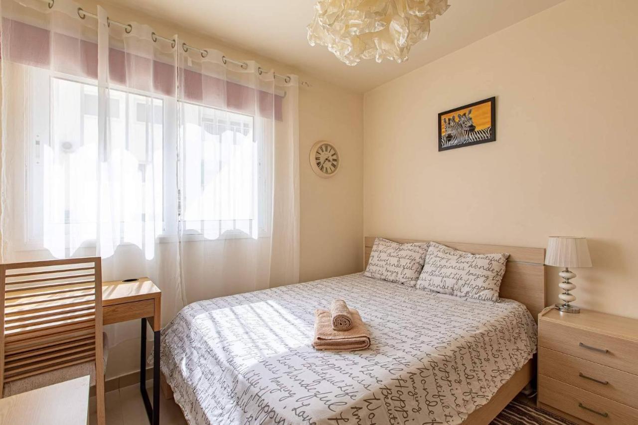 Lovely Bedroom In Shared Apartment Oroklini Экстерьер фото