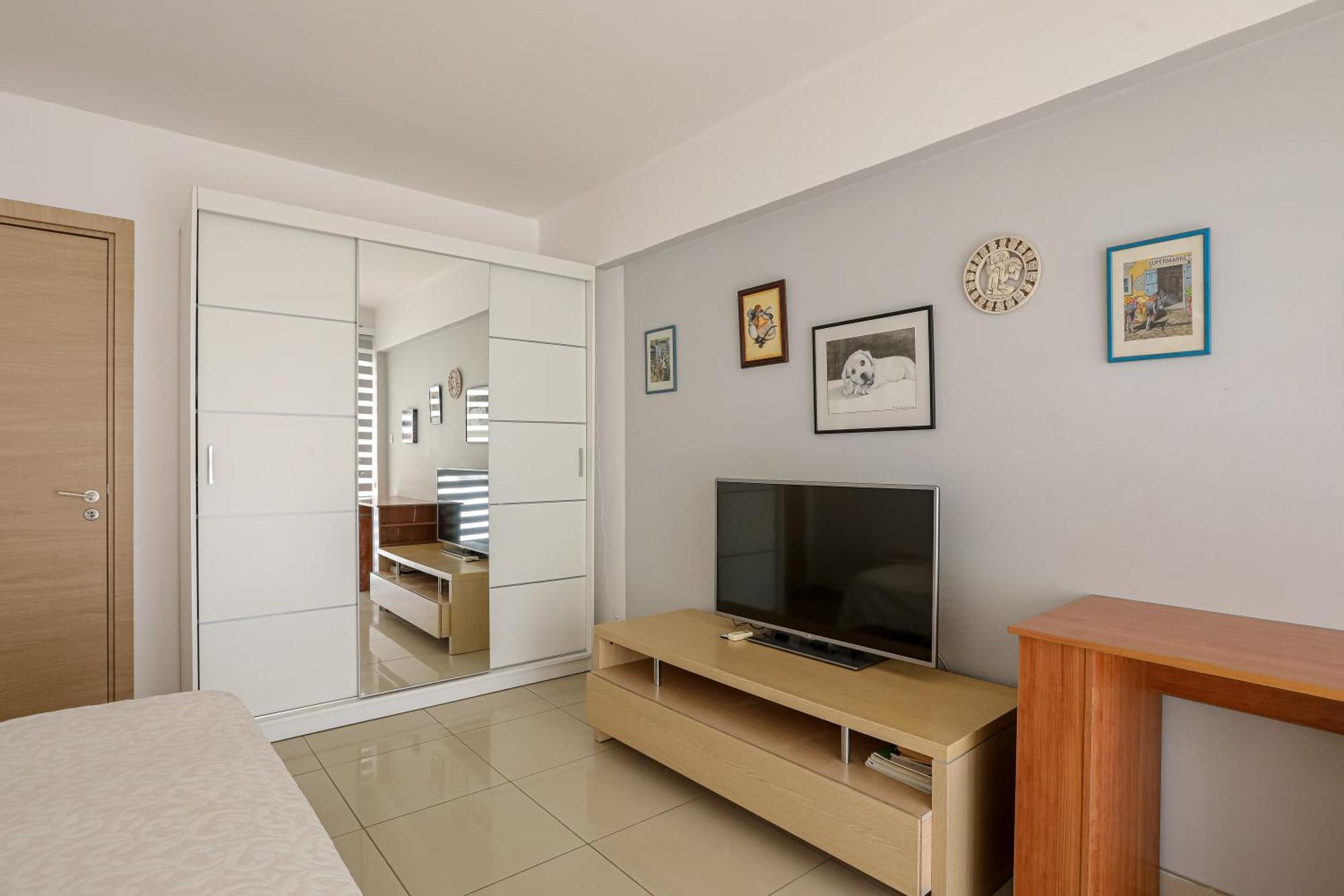 Lovely Bedroom In Shared Apartment Oroklini Экстерьер фото