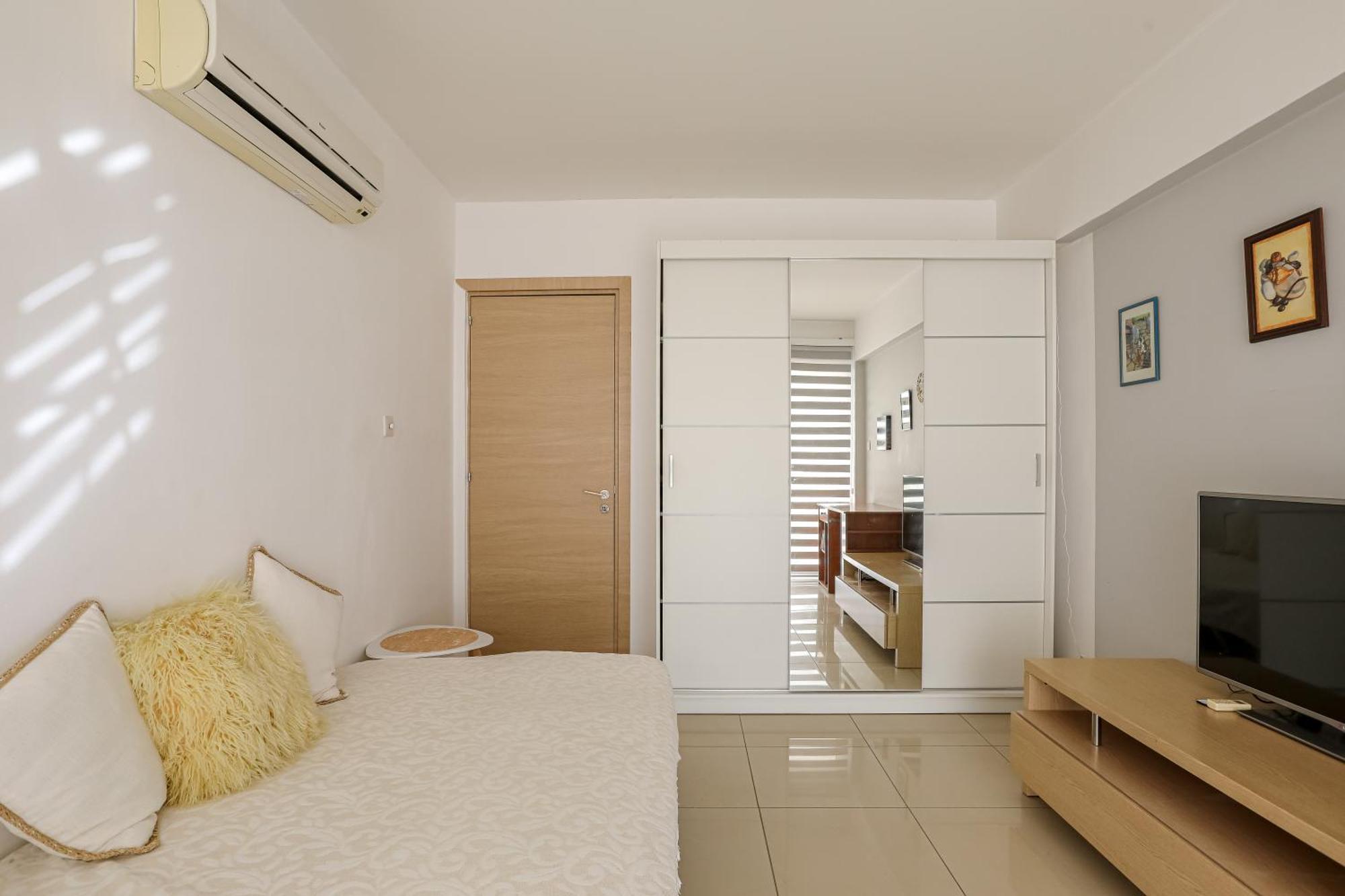 Lovely Bedroom In Shared Apartment Oroklini Экстерьер фото